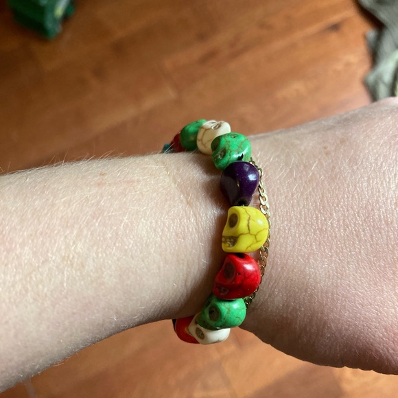 Howlite Skull Bracelet - Picture 4 of 7